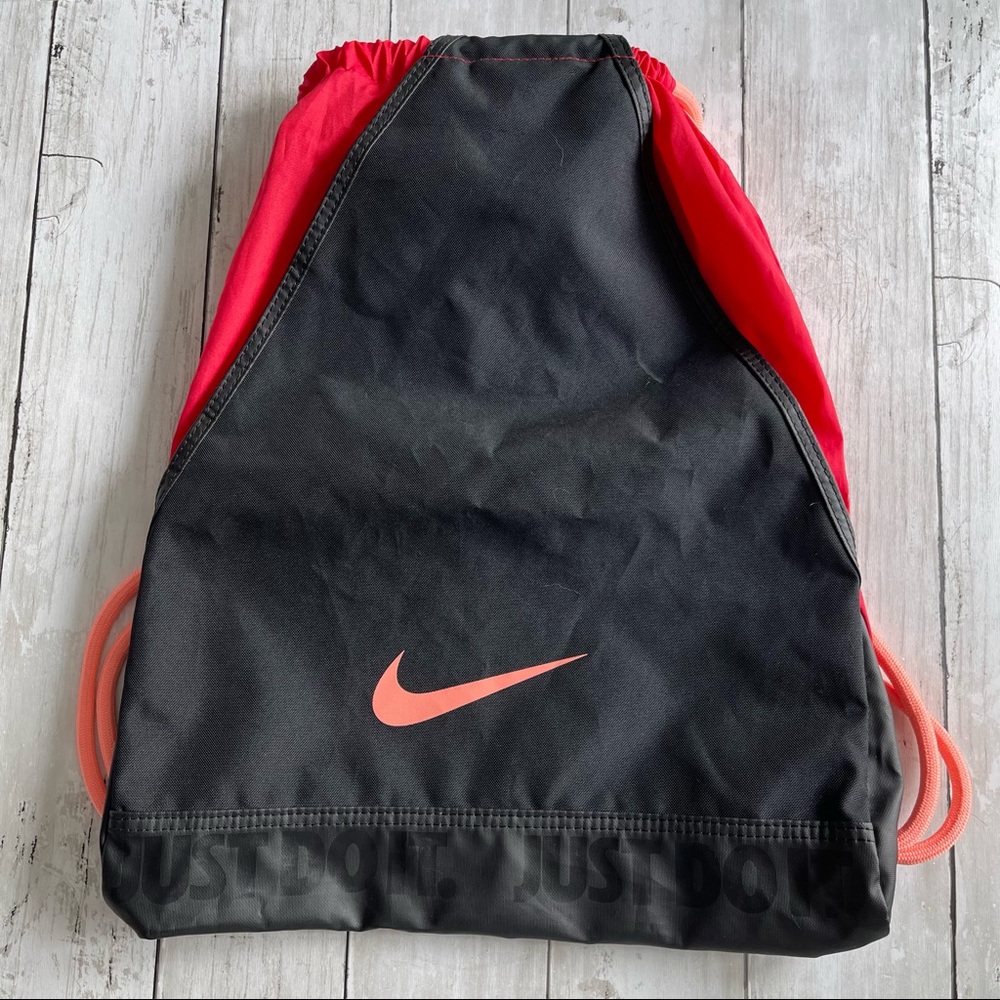 PREOWNED NIKE DRAWSTRING GYM BAG BACKPACK RED ORANGE BLACK